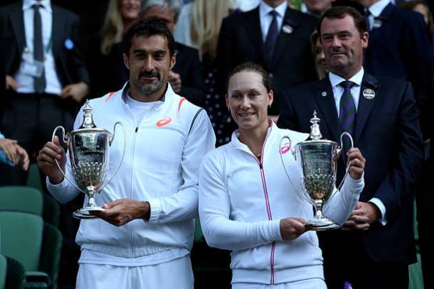 Sam Stosur with Horia Tecau after the two won the Mixed Doubles title at Wimbledon in 2014 (Getty/Matthew Stockman)