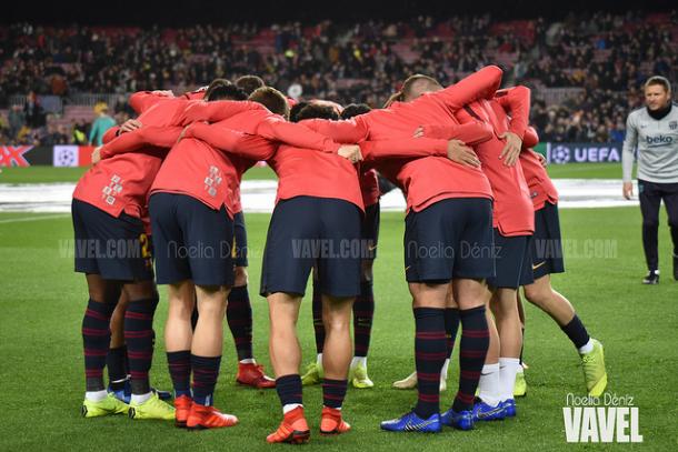 Piña de los jugadores del Barça antes de un partido de Champions | Foto: Noelia Déniz (VAVEL)