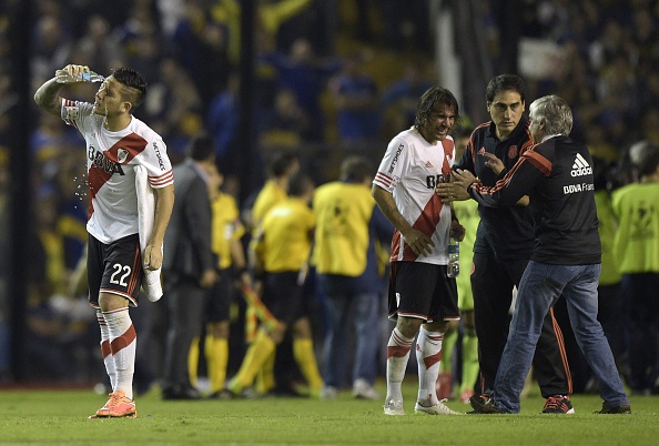 Jogadores do River Plate tiveram sérios problemas por conta do pó químico; inclusive inflamação no cérebro (Foto: Getty Images)