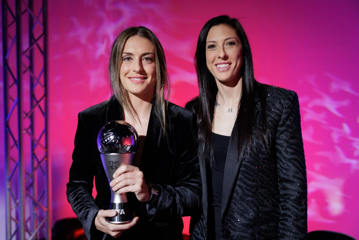 <strong><a href='https://www.vavel.com/es/futbol/2021/11/25/fc-barcelona/1094004-el-barca-femeni-es-oro.html'>Jenni Hermoso</a></strong> y Alexia Putellas en la gala The Best I Foto: <b><a href='https://www.vavel.com/es/data/fc-barcelona'>FC Barcelona</a></b>
