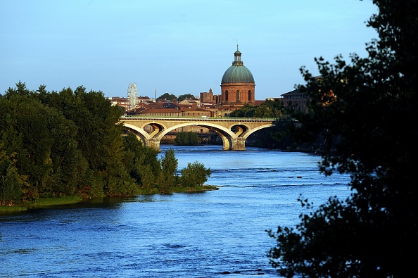 Toulouse se deja rozar por el Garona. // Foto: Getty Images