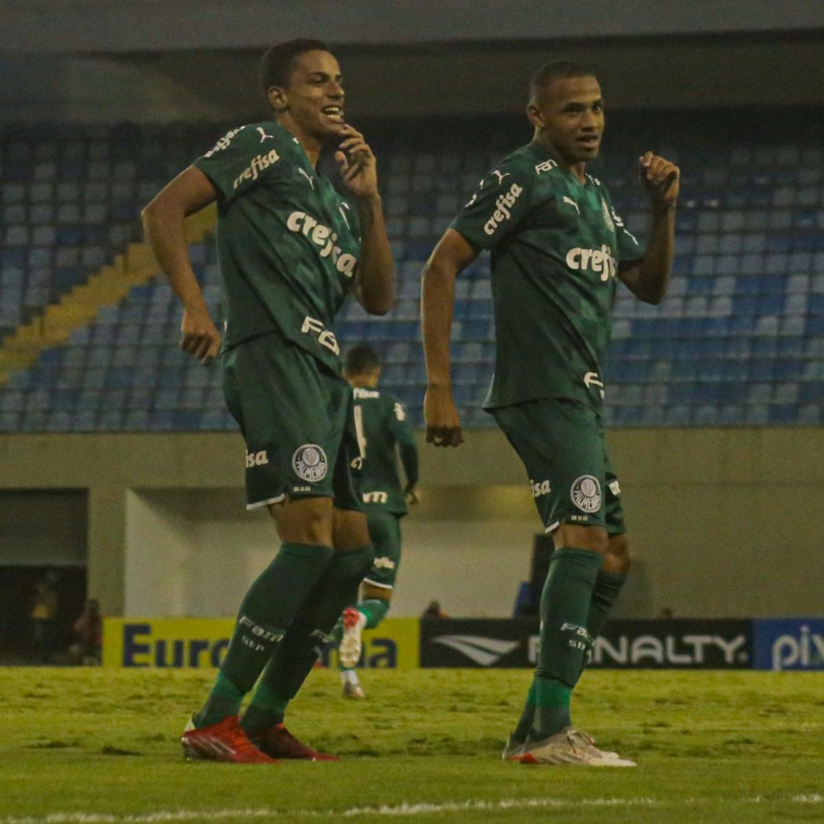 Giovani comemorando o gol do Palmeiras
