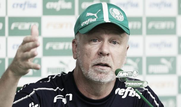 Mano Menezes em uma de suas coletivas (Foto: Divulgação/SE Palmeiras)