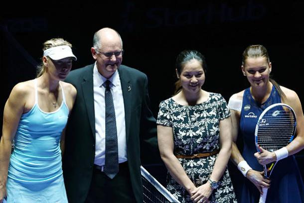 Maria Sharapova with Steve Simon and Li Na ahead of her clash against Agnieszka Radwanska at the 2015 WTA Finals (Getty/Clive Brunskill)