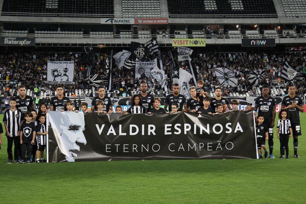 Muitas homenagens a Valdir Espinosa antes do jogo. (Foto: Vitor Silva/Botafogo)