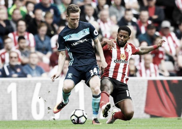 Adam Forshaw battles for the ball with Jermaine Lens | Photo: Getty