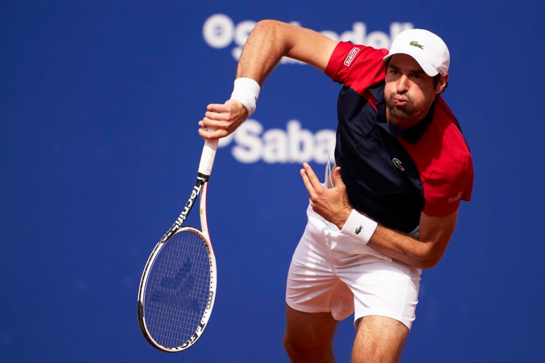 Chardy serves against Basilashvili in Barcelona/Photo: Barcelona Open Banc Sabadell