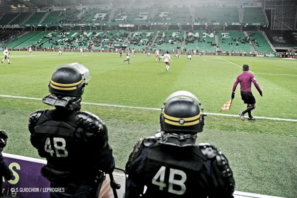 El choque acabó bajo una fuerte vigilancia policial. | Foto: Olympique de Lyon / S.Guiochon (Le Progrés)