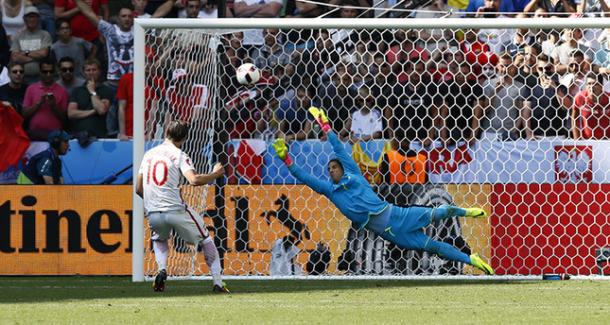 Krychowiak scoring the winning penalty against Switzerland in the last round | Photo: Getty