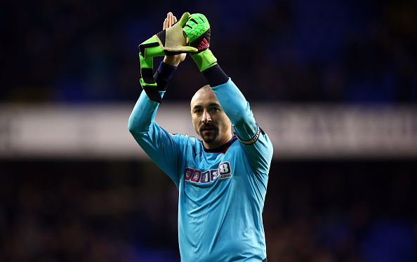 Gomes applauds the traveling faithful. | Photo: Getty Images/Paul Gilham