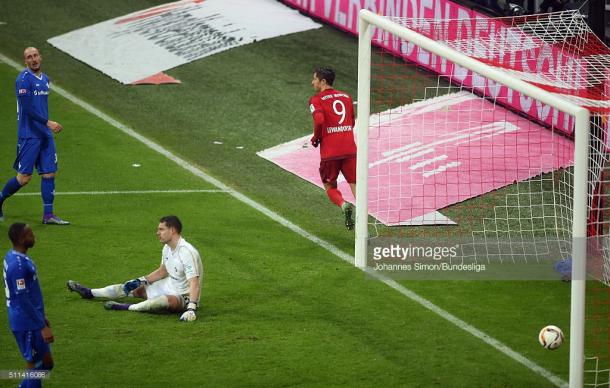 Lewandowski celebra el último gol del partido. // (Foto de Getty Images)