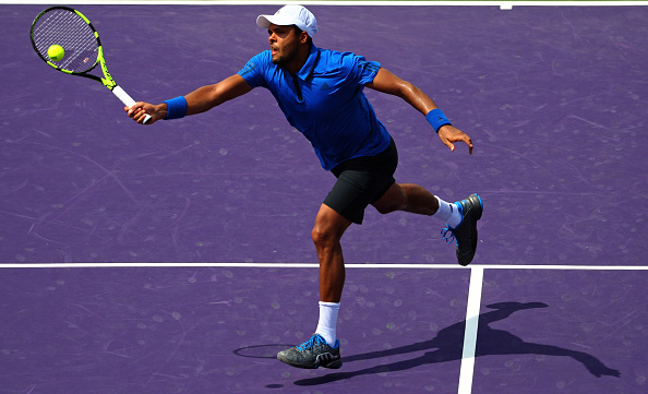 Jo-Wilfried Tsonga plays a match against Roberto Bautista Agut during Miami Open (Photo:Mike Ehrmann/Getty Images)