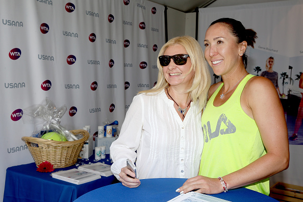 Jankovic posing for photos at Indian Wells; realizing there's more to life than just tennis | Photo: Matthew Stockman/Getty Images