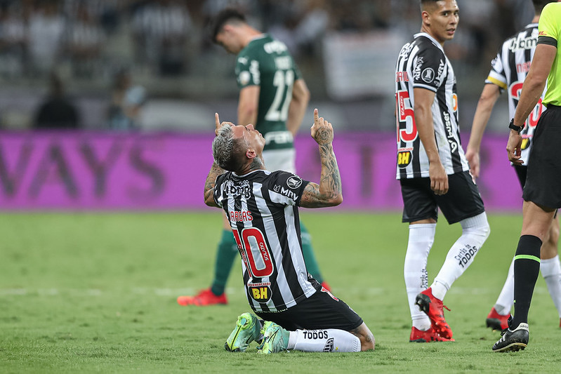 Vargas comemorando o gol (Foto: Pedro Souza/Divulgação/Atlético-MG)
