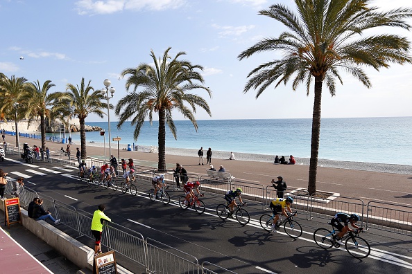 El paseo marítimo de Niza es a su vez una gran ruta del ciclismo amateur y profesional, // Foto: Getty Images