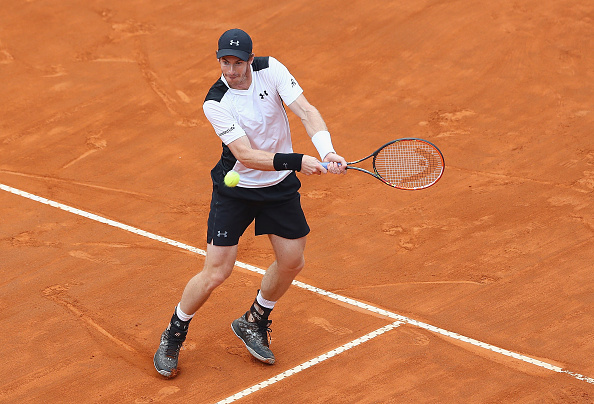 Andy Murray plays a backhand shot (Photo: Matthew Lewis/Getty Images)