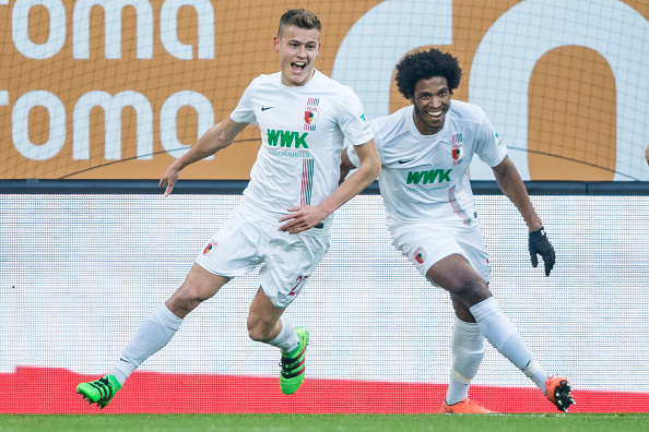 Alfred Finnbogason celebrates scoring for FC Augsburg.  (Photo: Simon Hofmann/Getty Images)