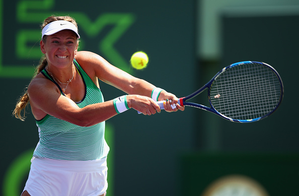 Despite holding serve just once, Azarenka wins the first set | Photo: Clive Brunskill/Getty Images