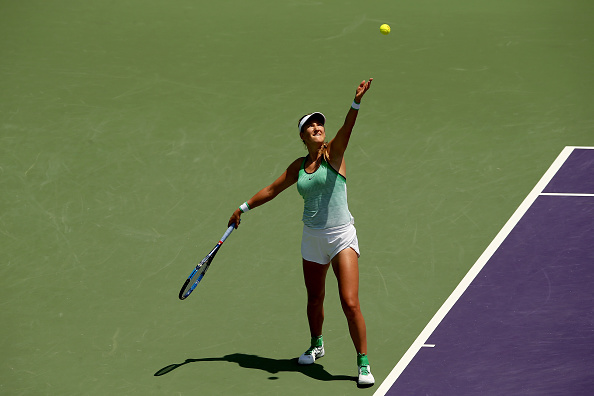 Azarenka struggles with serve but maintains the lead | Photo: Matthew Stockman/Getty Images