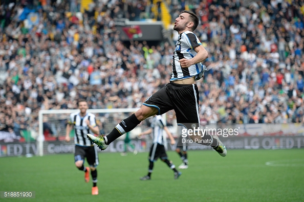 Bruno Fernandes celebra uno de sus goles al Napoli. / Foto: gettyimages