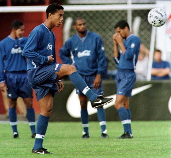 Ronaldinho Gaúcho é um dos grandes exemplo da potência do Grêmio na base (Foto: Getty Images)