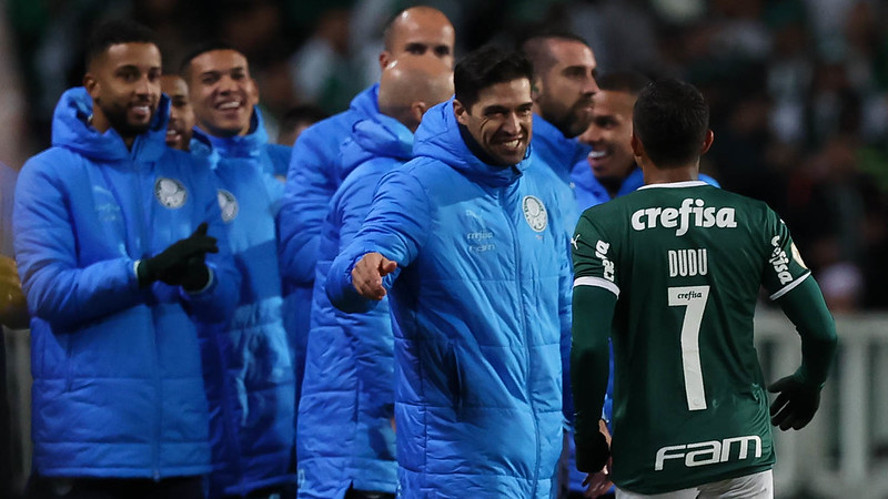 Dudu comemorando o primeiro gol com Abel Ferreira (Foto: Cesar Greco/Palmeiras