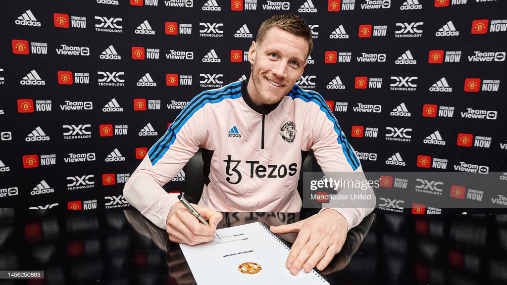 Wout Weghorst of <strong><a  data-cke-saved-href='https://www.vavel.com/en/football/2022/11/06/manchester-united/1128753-the-warmdown-manchester-united-suffered-a-3-1-defeat-to-aston-villa-their-first-loss-at-villa-park-since-1999.html' href='https://www.vavel.com/en/football/2022/11/06/manchester-united/1128753-the-warmdown-manchester-united-suffered-a-3-1-defeat-to-aston-villa-their-first-loss-at-villa-park-since-1999.html'>Manchester United</a></strong> poses after signing on loan for the club at Carrington Training Ground on January 13, 2023 in Manchester, England. (Photo by <strong><a  data-cke-saved-href='https://www.vavel.com/en/football/2022/11/06/manchester-united/1128753-the-warmdown-manchester-united-suffered-a-3-1-defeat-to-aston-villa-their-first-loss-at-villa-park-since-1999.html' href='https://www.vavel.com/en/football/2022/11/06/manchester-united/1128753-the-warmdown-manchester-united-suffered-a-3-1-defeat-to-aston-villa-their-first-loss-at-villa-park-since-1999.html'>Manchester United</a></strong>/<strong><a  data-cke-saved-href='https://www.vavel.com/en/football/2022/11/06/manchester-united/1128753-the-warmdown-manchester-united-suffered-a-3-1-defeat-to-aston-villa-their-first-loss-at-villa-park-since-1999.html' href='https://www.vavel.com/en/football/2022/11/06/manchester-united/1128753-the-warmdown-manchester-united-suffered-a-3-1-defeat-to-aston-villa-their-first-loss-at-villa-park-since-1999.html'>Manchester United</a></strong> via Getty Images)