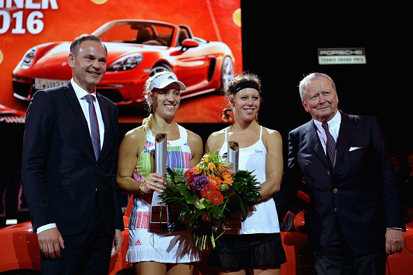 From left to right: Oliver Blume (CEO of Porsche), Angelique Kerber (champion), Laura Siegemund (runner-up) and Wolfgang Porsche pose after the trophy presentation ceremony. Photo credit: Dennis Grombkowski/Getty Images.