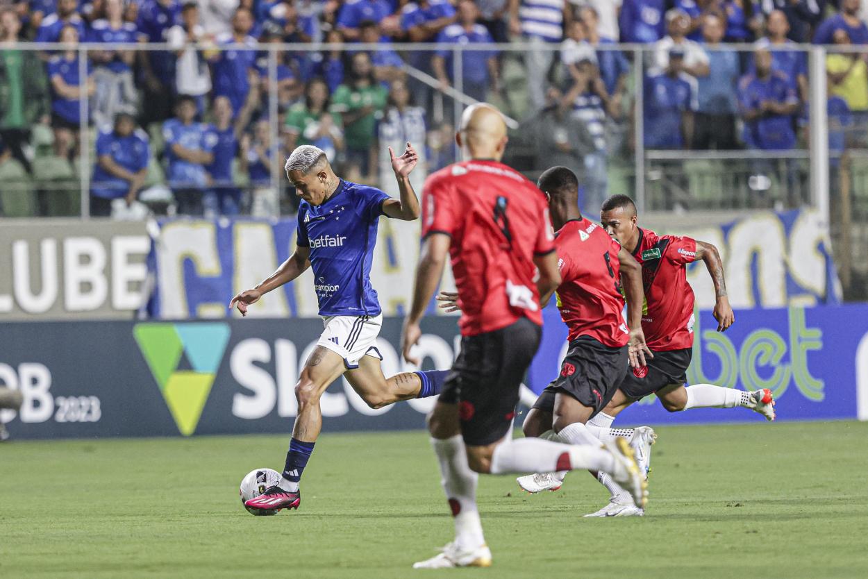 Cruzeiro Sofre Gol Cedo, Peca Nos Erros E Perde Para Pouso Alegre No ...