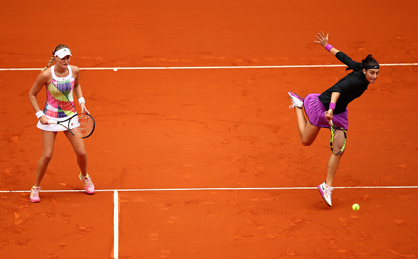 Garcia keeping the break of serve under immense pressure | Photo: Clive Brunksill/Getty Images