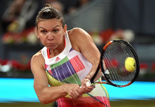 Halep outpowering Cibulkova going up a double break | Photo: Gerard Julien/Getty Images