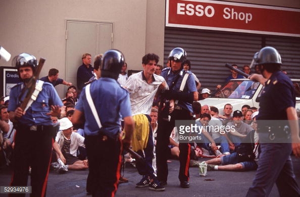 Imagen de los hooligans en Cagliari en el Mundial de 1990. Foto: Getty Images