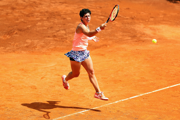 Suárez Navarro with the early break in the second set | Photo: Matthew Lewis/Getty Images