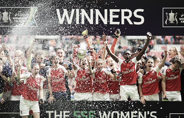 Arsenal lift the FA Women's Cup at Wembley | Photo: Ben Hoskins/ Getty Images