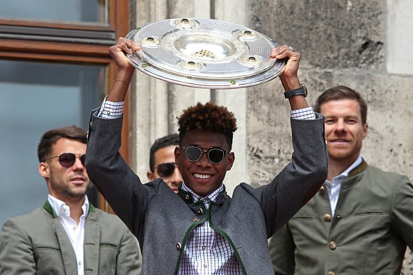 David Alaba lifts the Bundesliga trophy for the fifth time | Photo: Lars Baron/Bongarts/Getty Images