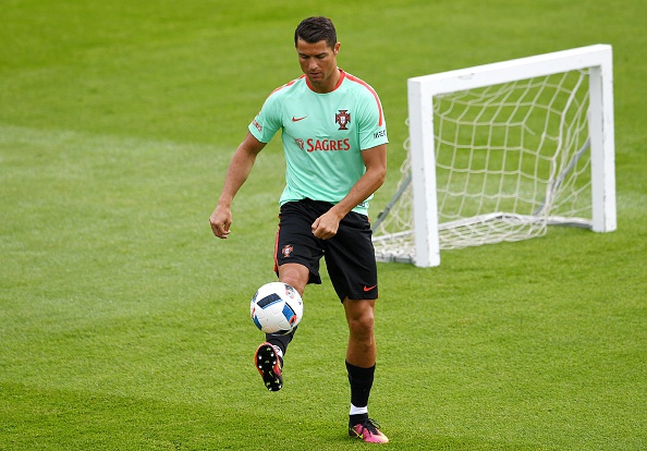 The threat of Portugal's Cristiano Ronaldo, pictured here in training in France, does not concern Lars Lagerbäck. (Photo: FRANCISCO LEONG/AFP/Getty Images)