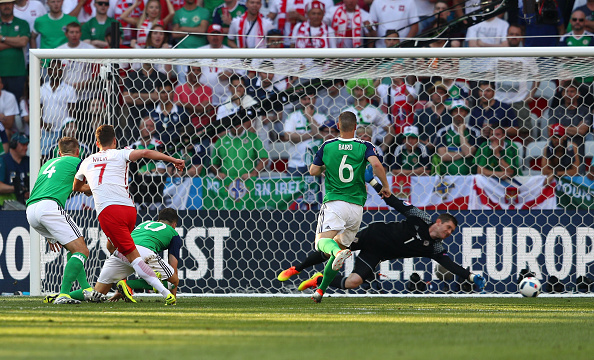 Milik's low shot gives Poland the lead | Photo: Lars Baron/Getty Images