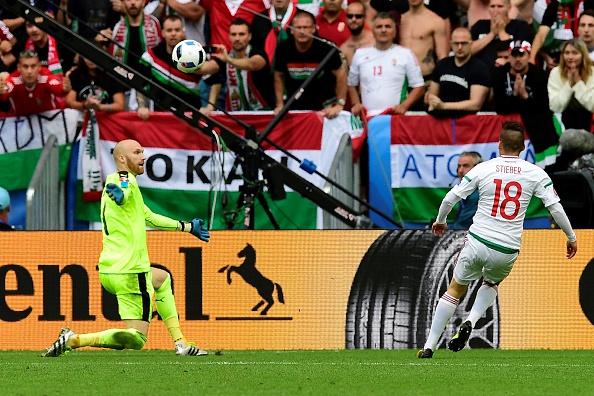 Zoltan Stieber chips Austrian 'keeper Robert Almer to seal Hungarian win (photo:getty)