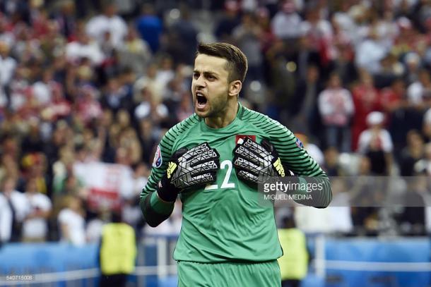 Fabianski esteve em destaque na baliza polaca, deixando-a intransponível