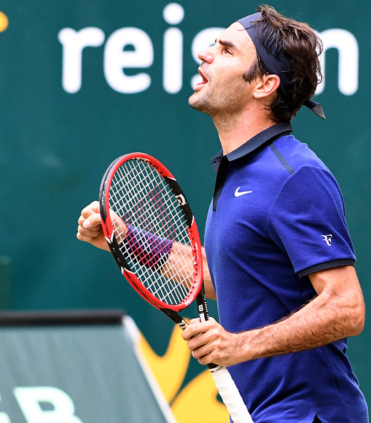 Federer fights off mutiple set points before finding the finish | Photo: Carmer Jasperson/Getty Images
