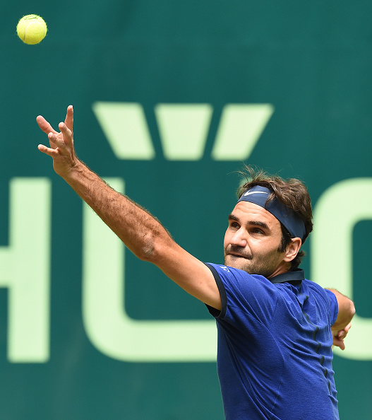 Federer finds the double break in a comfortable first set | Photo: Carmen Jaspersen/Getty Images