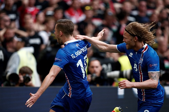 Gylfi Sigurdsson celebrates after netting from the spot against Hungary. (Photo: Burak Akbulut/Anadolu Agency/Getty Images)