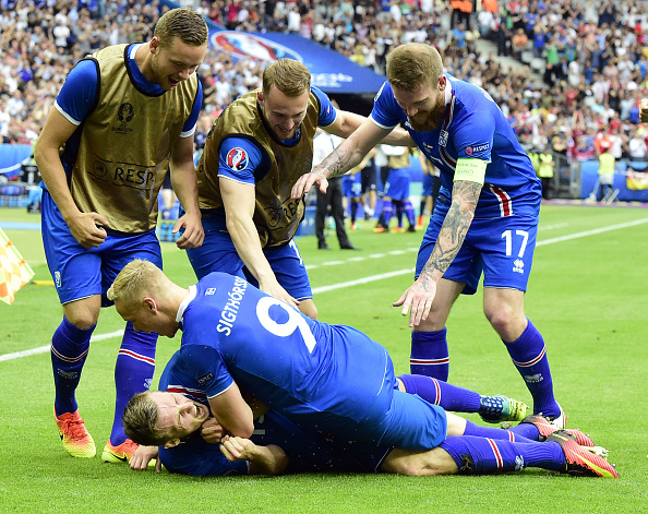 Bödvarsson is mobbed by teammates as he secures all three points at the death. (Photo: TOBIAS SCHWARZ/AFP/Getty Images)