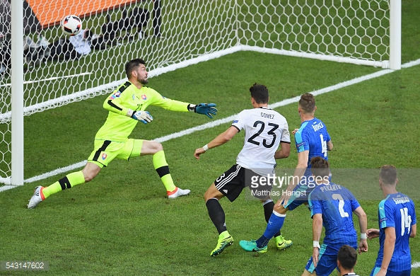 Momento del gol de Mario Gómez. // (Foto de Getty Images)