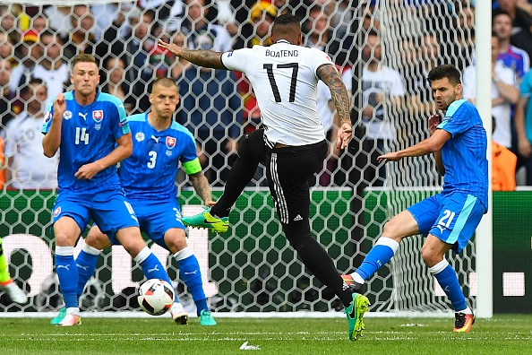 Jerome Boateng fires home a stunning opener. (Photo: JOE KLAMAR/AFP/Getty Images)