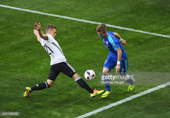 Kimmich volvió a destacar como lateral derecho en Alemania. // (Foto de Getty Images)
