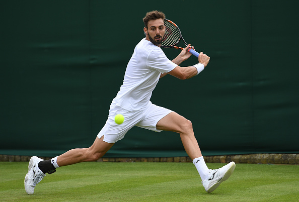 Marcel Granonollers plays a backhand shot (Photo: Shaun Botterill/Getty Images)