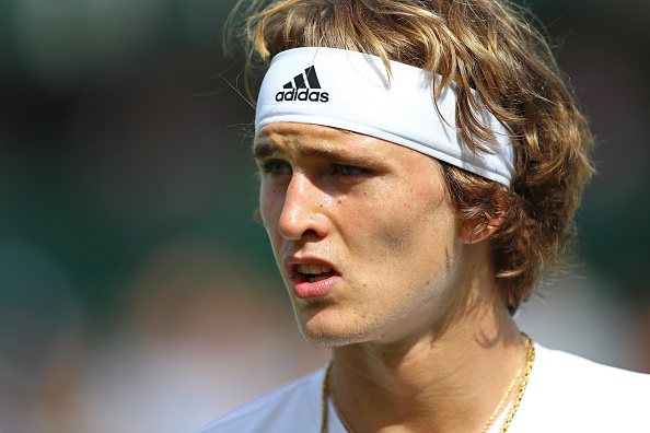 Zverev (pictured) struggles with his back but continues with play | Photo: Julian Finney/Getty Images