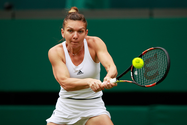 Halep in control as she finds an early break in the second set | Photo: Adam Pretty/Getty Images