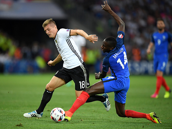 Matuidi fends off Germany midfielder Toni Kroos (photo:getty)